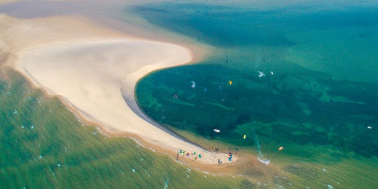 الداخلة: مهنيون يتداسون الرهانات و وسبل تعزيز واستدامة الدينامية السياحية بالجهة