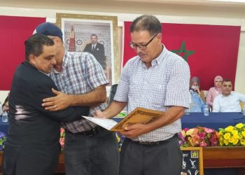 قبل مغادرته الى الداخلة ، فعاليات الصيد البحري بطانطان تكرم مندوب الصيد البحري يوسف فنون