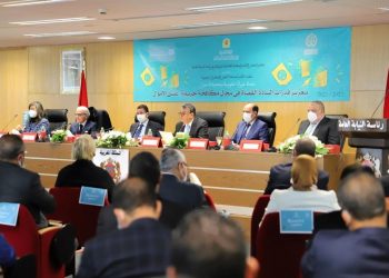 خبراء الاقتصاد يعددون مزايا الخروج من المنطقة الرمادية
