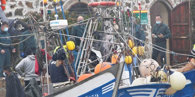 منظمة تكشف استعمال الأسطول المغربي للشباك العائمة المنجرفة