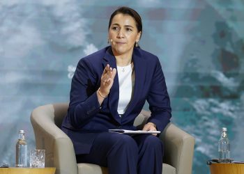 المهيري: نتطلع إلى بناء نموذج مستدام لتنمية الثروة السمكية والحياة البحرية في الإمارات