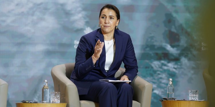 المهيري: نتطلع إلى بناء نموذج مستدام لتنمية الثروة السمكية والحياة البحرية في الإمارات