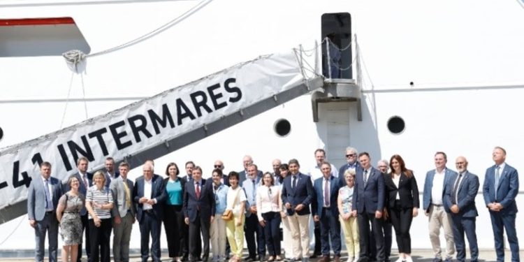 سفينة علمية تحتضن اجتماع مسؤولي مصائد الأسماك في الاتحاد الأوروبي