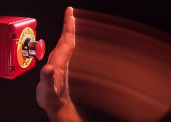 وزارة الصيد البحري تصدر قرارا بإلغاء تثبيت وظيفة الاستغاثة عبر الاقمار الاصطناعية