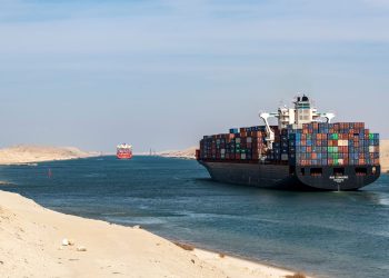 المنظمة الدولية البحرية تهز الثقة في استمرار الملاحة عبر قناة السويس