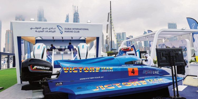 دبي تحتضن فعاليات الدورة الثلاثون لمعرض القوارب الدولي.