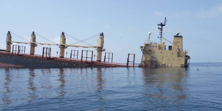 غرق سفينة الشحن “إم في روبيمار”،خطر يضرب البيئة البحرية للبحر الأحمر