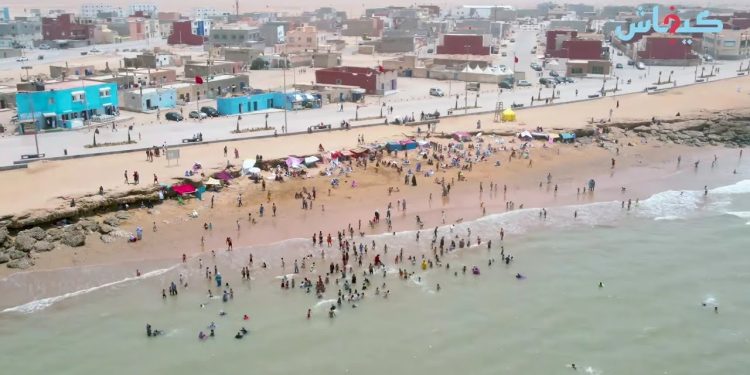 العيون.. حملة “بحر بلا بلاستيك” تحط الرحال بشاطئ فم الواد