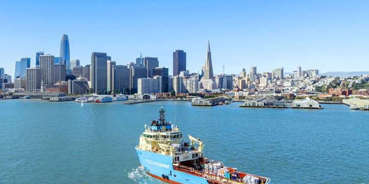 كيا و The Ocean   Cleanup تحالف استراتيجي لتنظيف بقعة القمامة الكبرى بالمحيط الهادئ