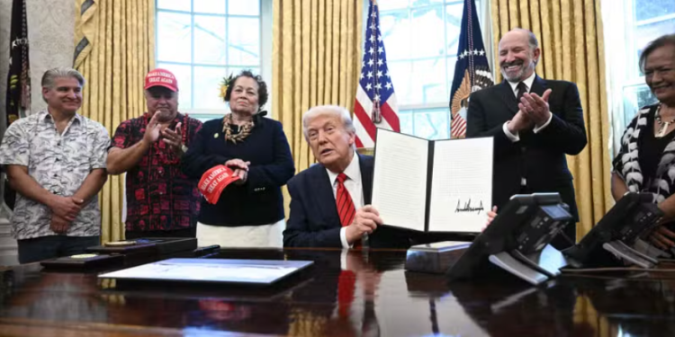 دونالد ترامب يعيد تسمح بالصيد التجاري في محمية بحرية واسعة