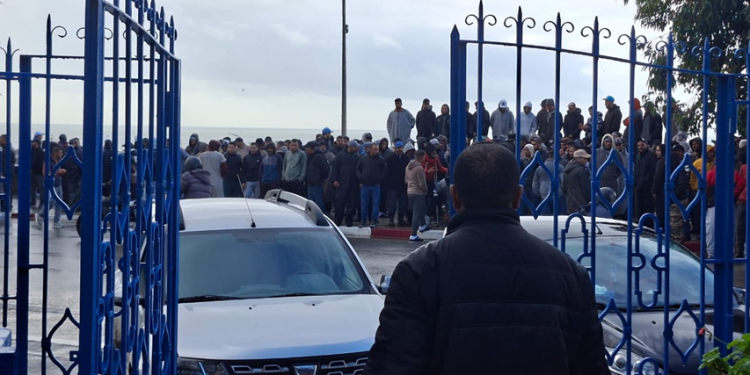 احتجاج بحارة الصيد الساحلي صنف السردين للمطالبة بالتعويض عن الراحة البيولوجية