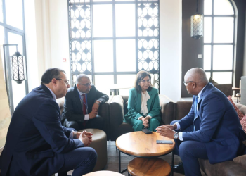 كاتبة الدولة لدى وزير الفلاحة والصيد البحري والتنمية القروية والمياه والغابات، المكلفة بالصيد البحري تجري مباحثات ثنائية مع السيد جورج سانتوس، وزير البحر بجمهورية الرأس الأخضر.